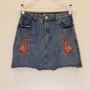 Justfab Embroidered Floral Short Denim Raw Hem Skirt Size 26